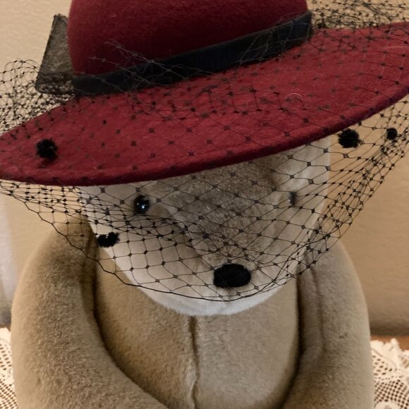 VINTAGE WOMEN'S FELTED WOOL HAT W/BLACK FACE NET, ORGANDY BOW - Picture 7 of 11